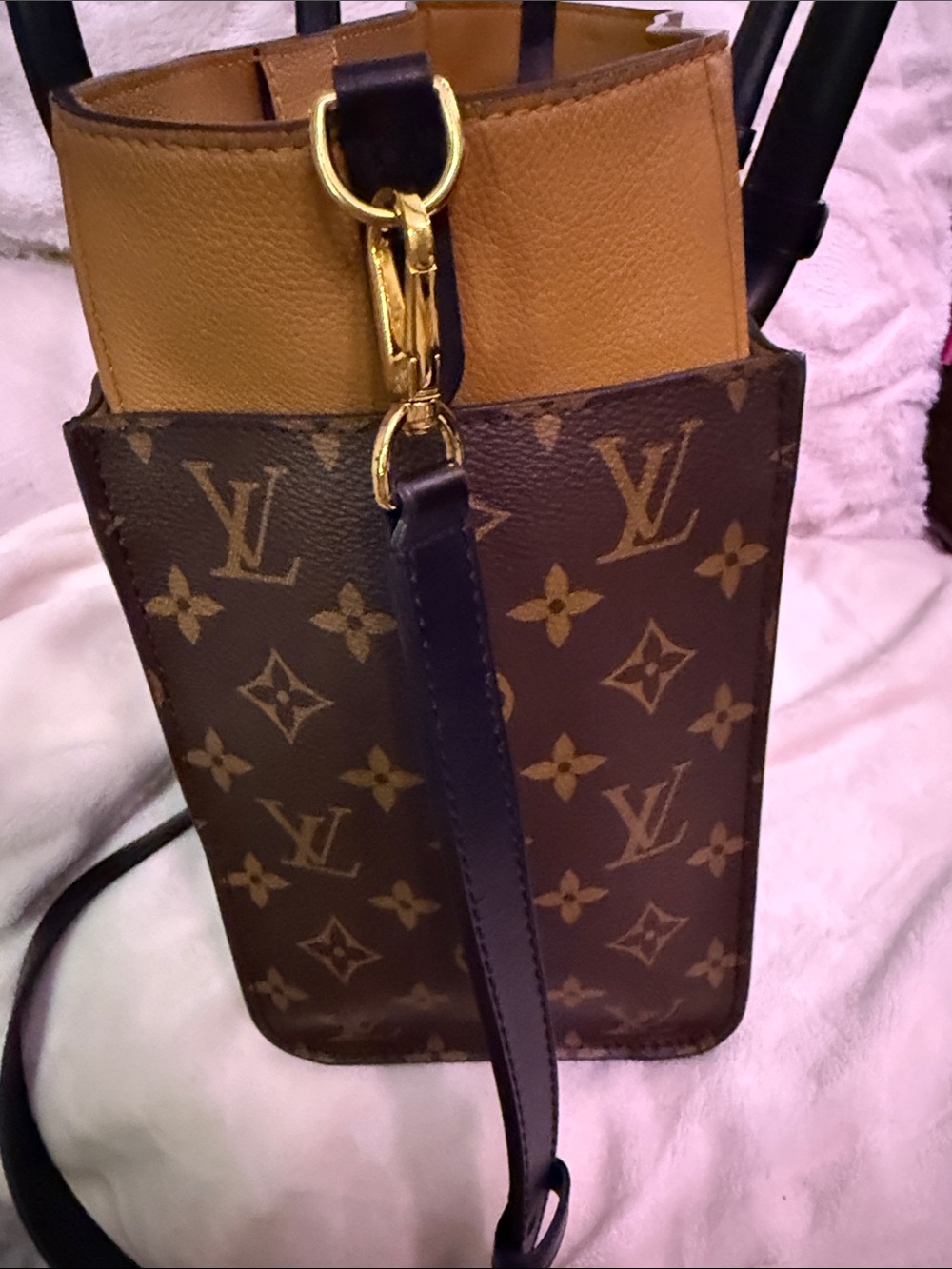Louis Vuitton LV on my side MM - Picture 10 of 10